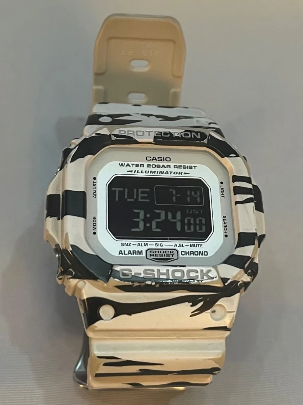 Rare Casio G-Shock DW-D5600BW Zebra Camo Watch